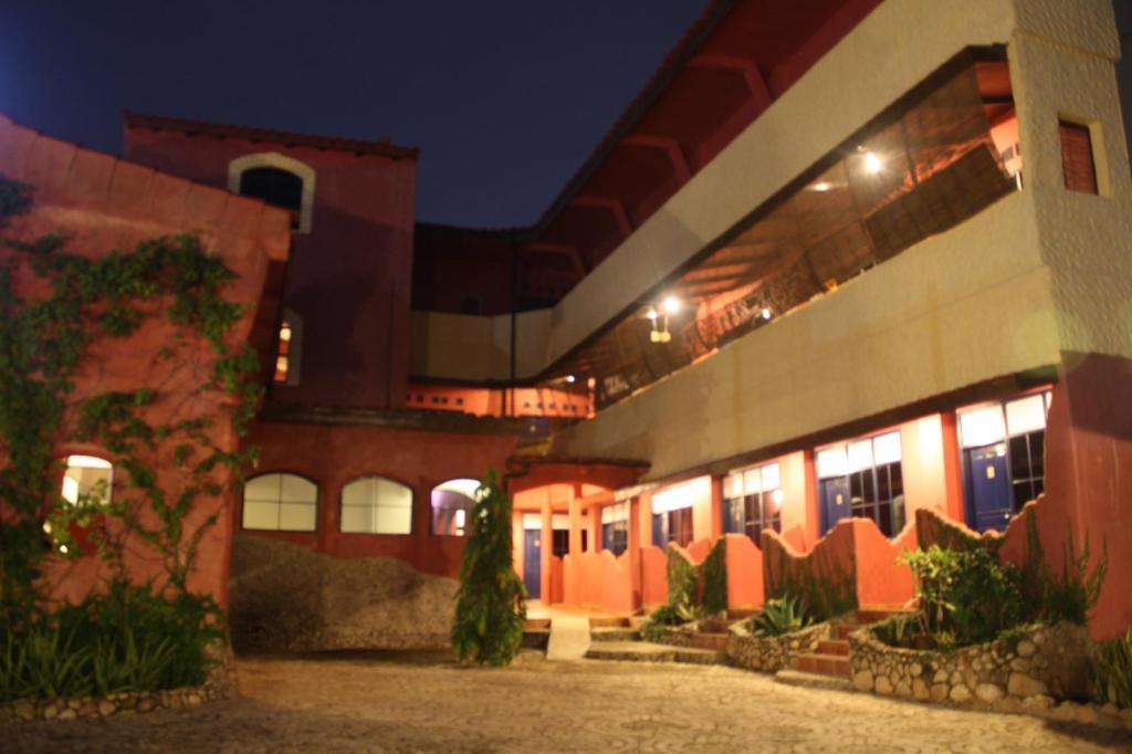 Hotel La Hasienda Kupang  Extérieur photo